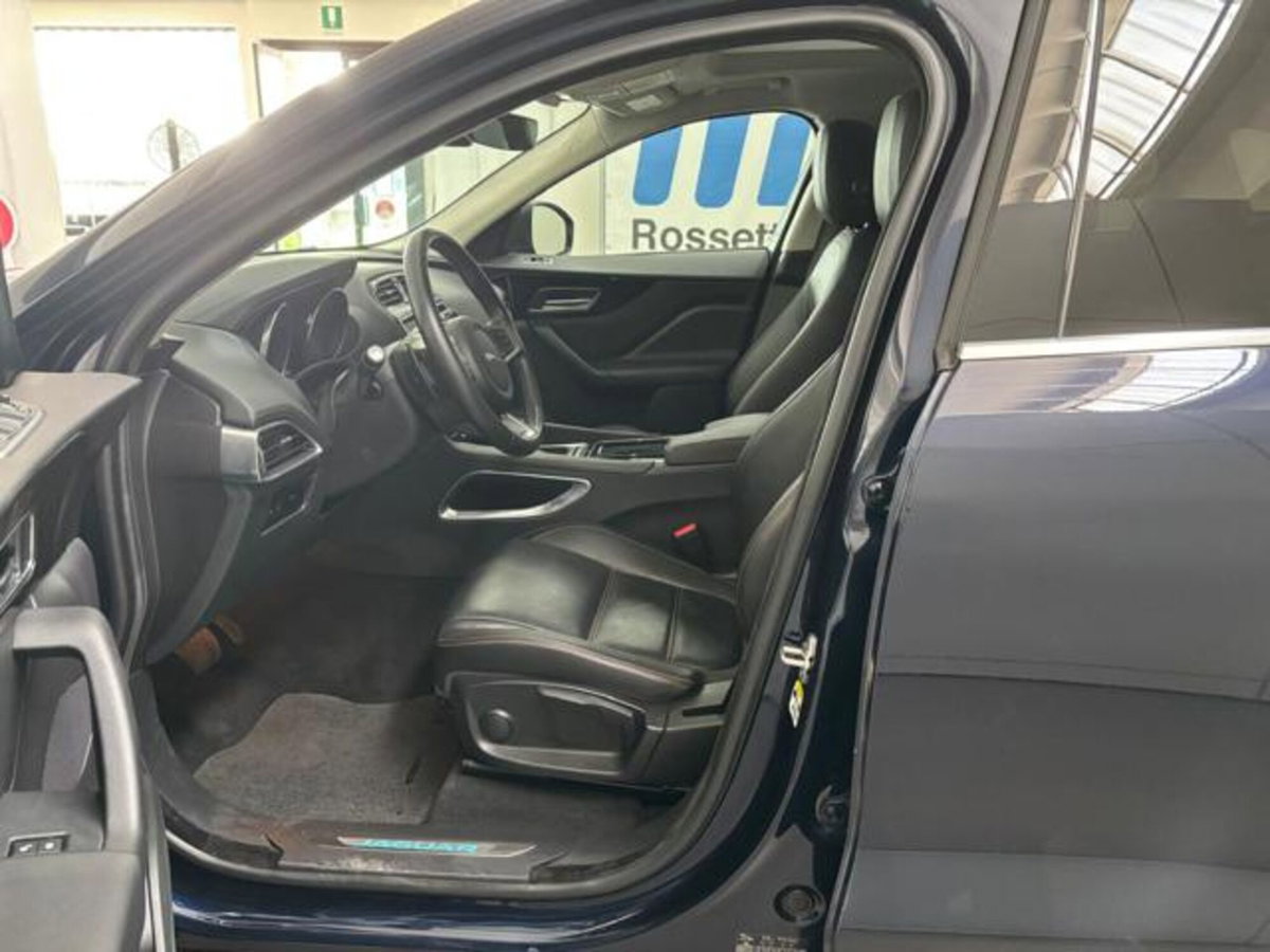 Jaguar F-Pace 2.0 D 180 CV aut. Prestige (16)