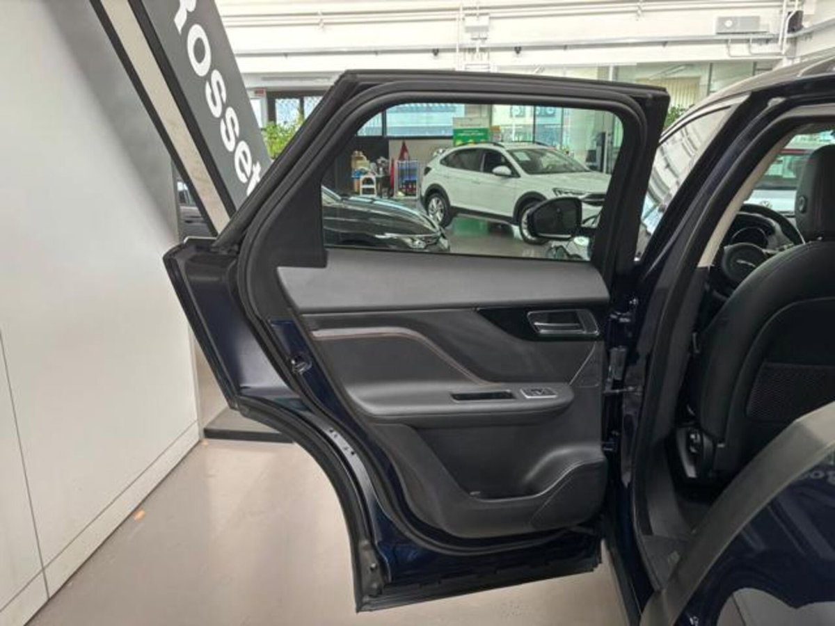Jaguar F-Pace 2.0 D 180 CV aut. Prestige (17)