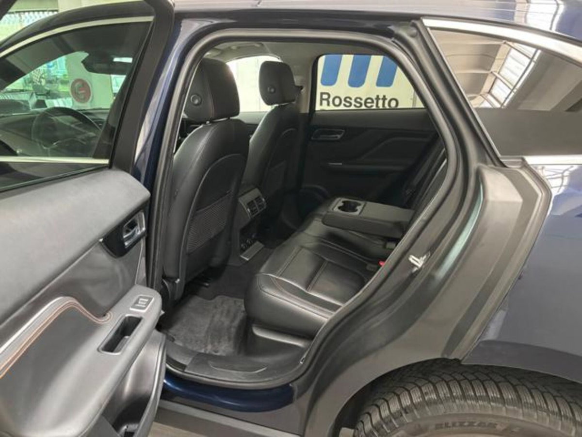 Jaguar F-Pace 2.0 D 180 CV aut. Prestige (18)