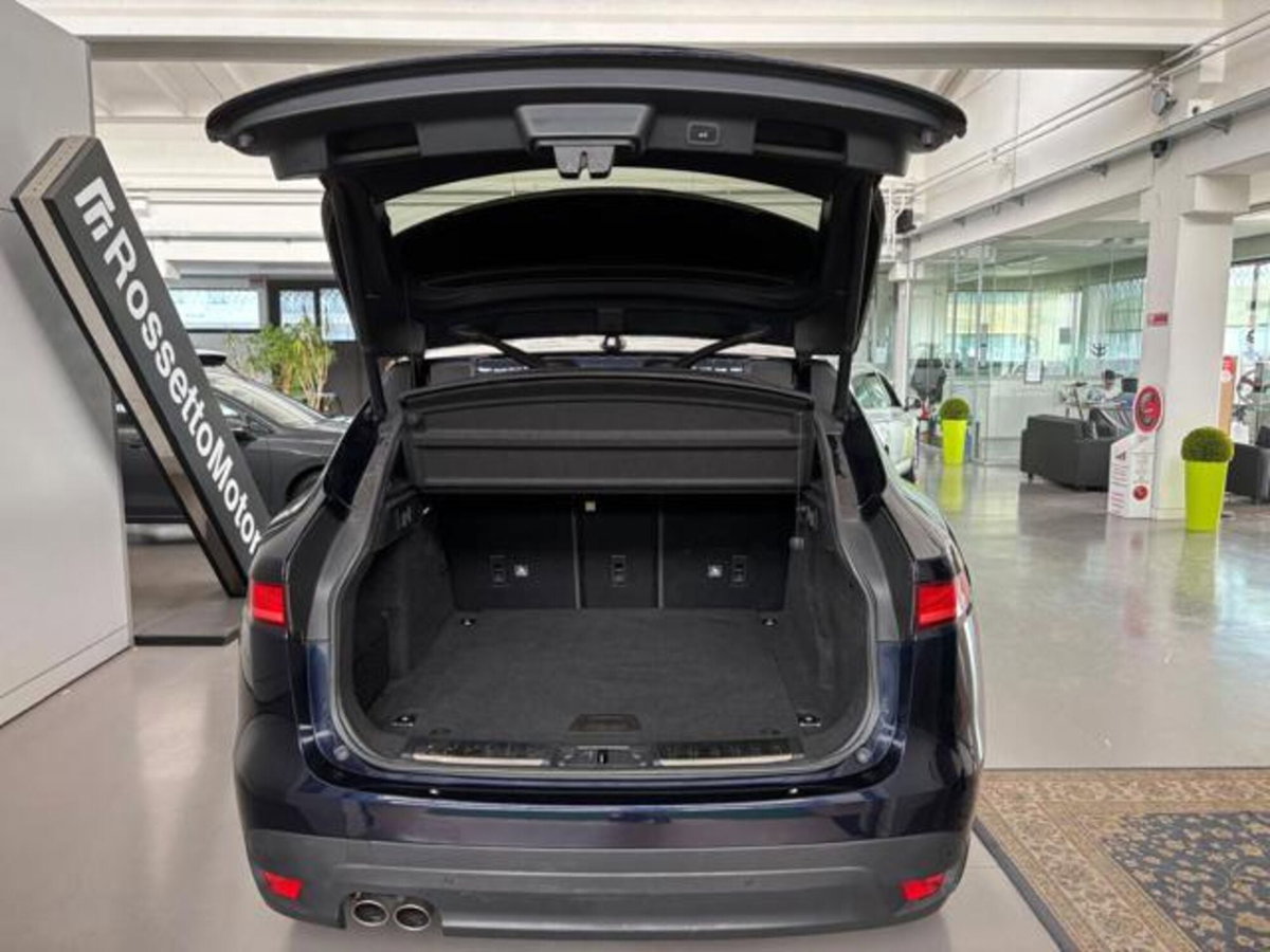 Jaguar F-Pace 2.0 D 180 CV aut. Prestige (6)