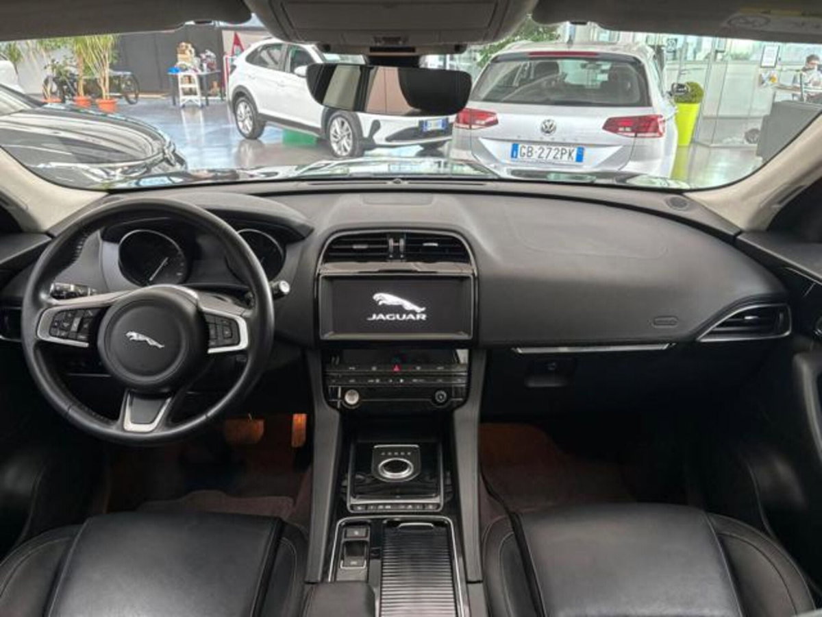 Jaguar F-Pace 2.0 D 180 CV aut. Prestige (8)
