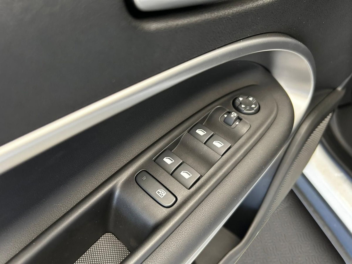 Jeep Avenger full-electric Summit fwd 156cv auto (19)