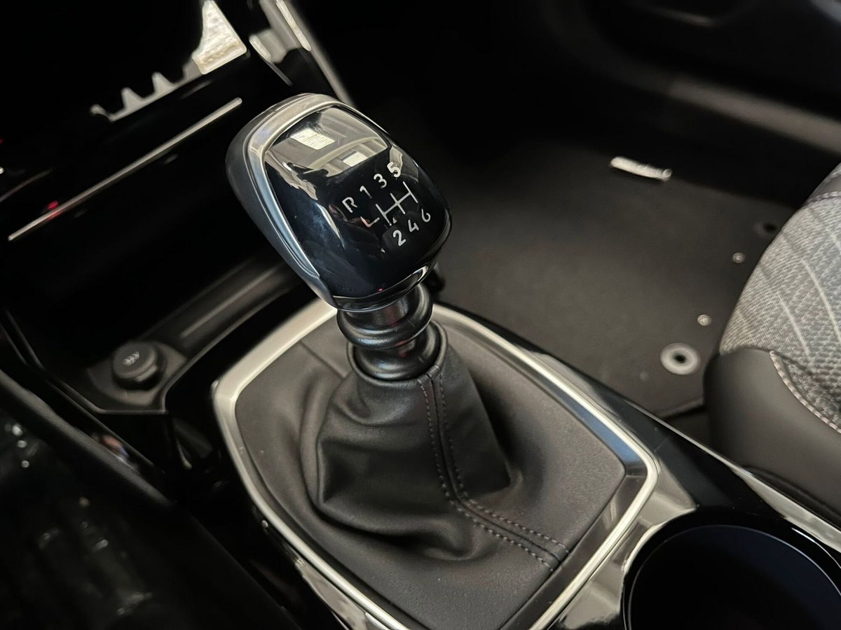 Peugeot 2008 1.2 turbo Allure 100cv (17)