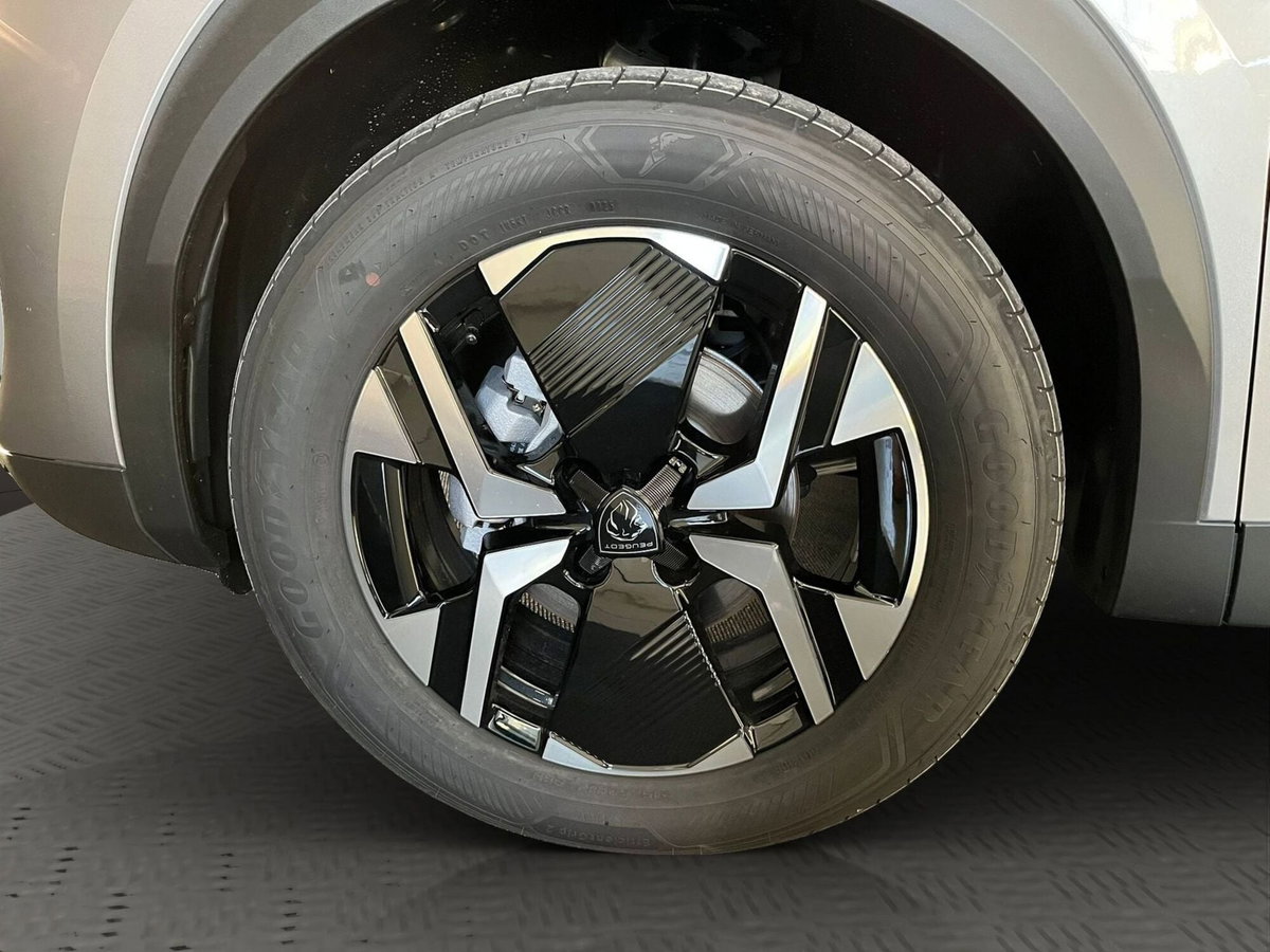 Peugeot 2008 1.2 turbo Allure 100cv (4)