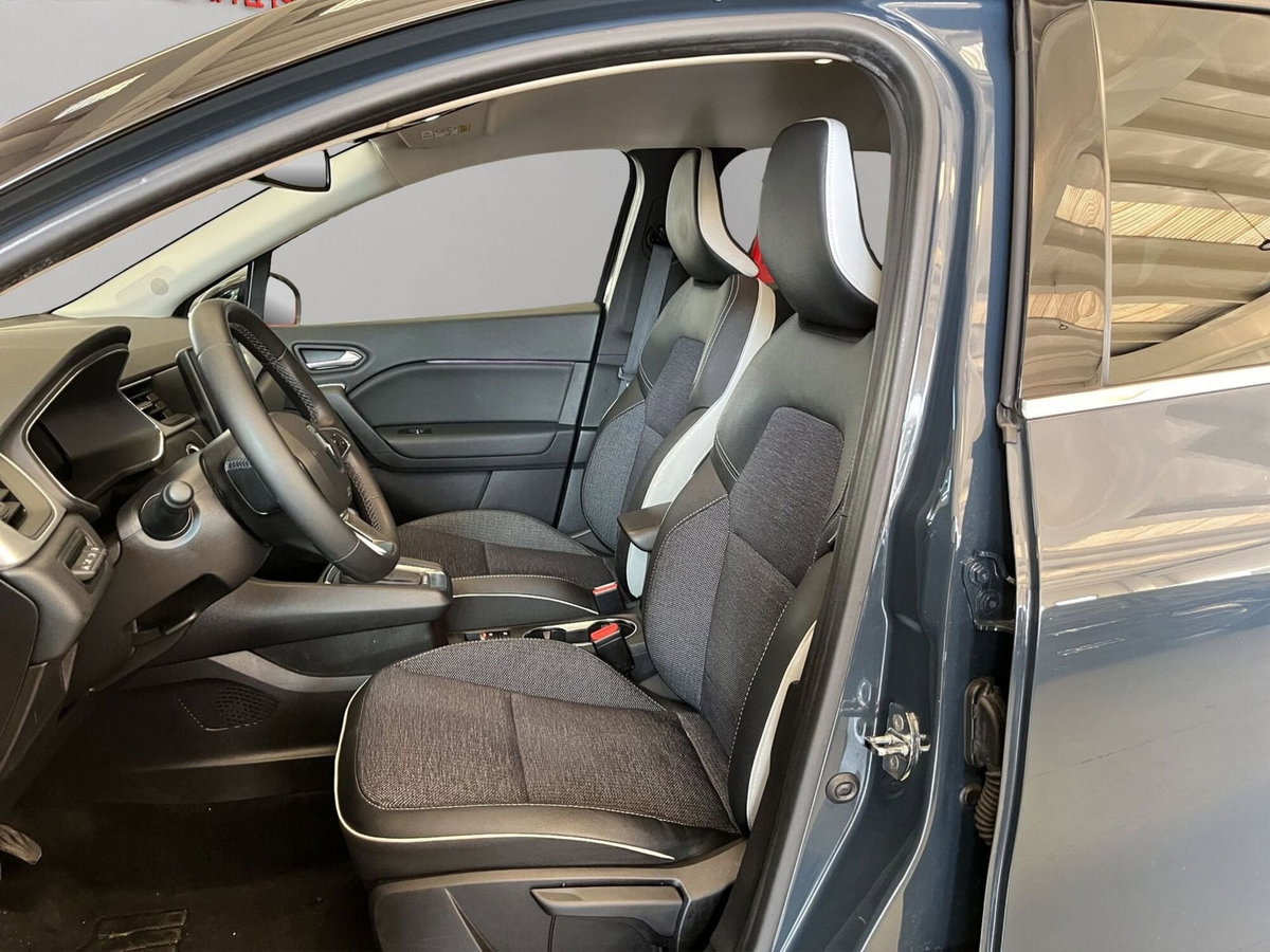Renault Captur Plug-in Hybrid E-Tech 160 CV Techno (14)