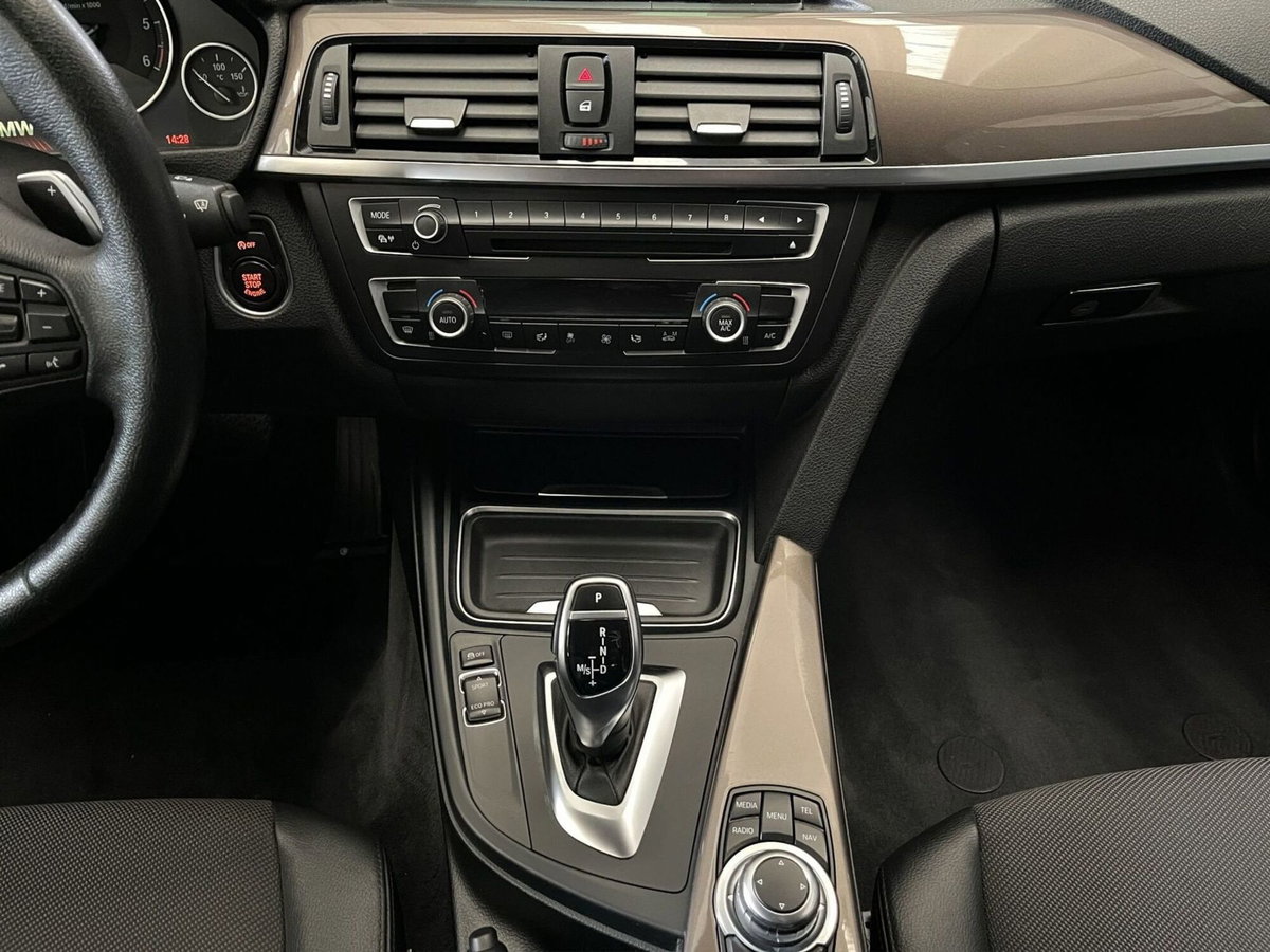 BMW Serie 3 Touring 320d xDrive (16)