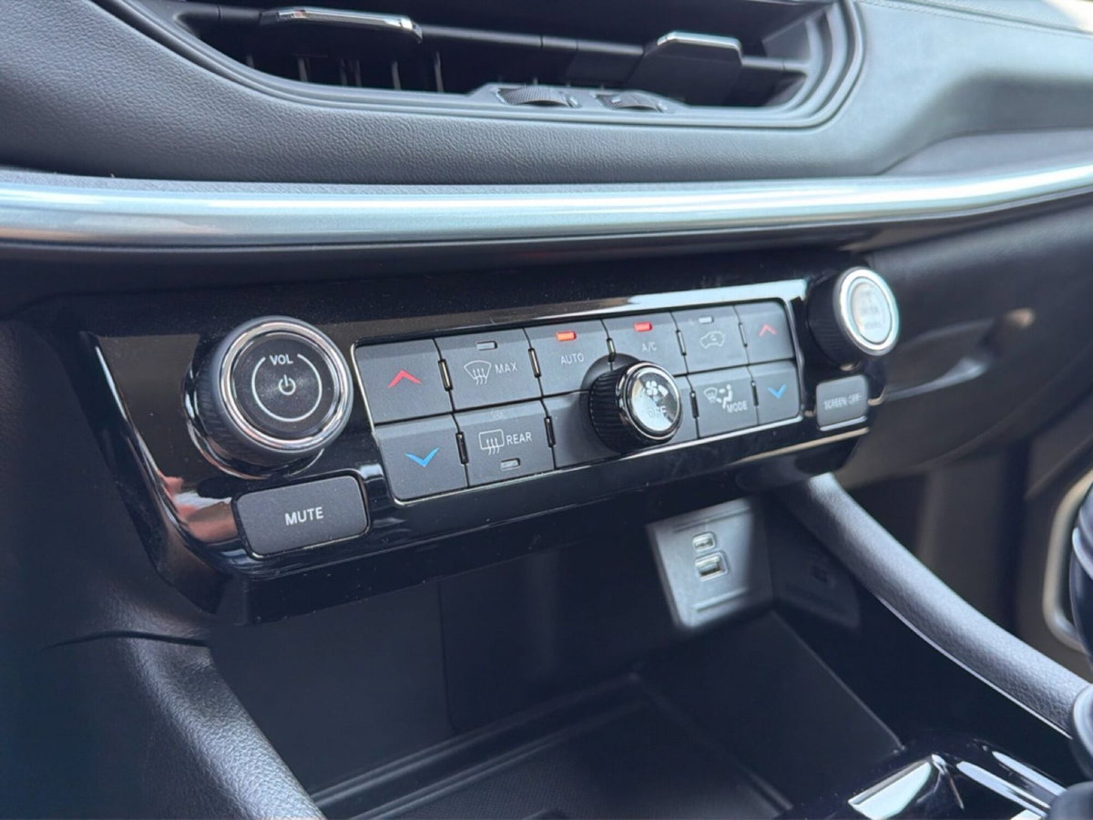 Jeep Compass 1.6 Multijet II 2WD Limited (13)