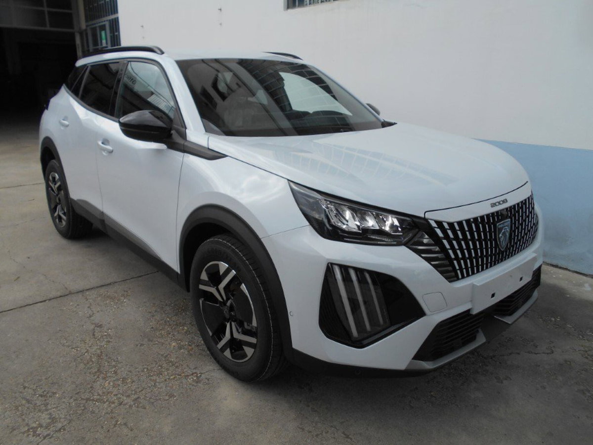 Peugeot 2008 PureTech 100 S&S Allure (12)
