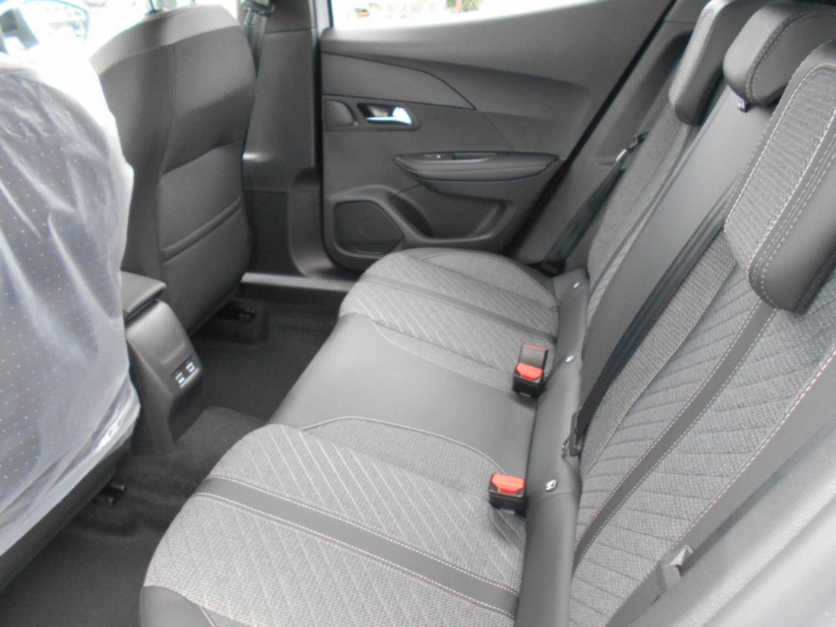Peugeot 2008 PureTech 100 S&S Allure (13)
