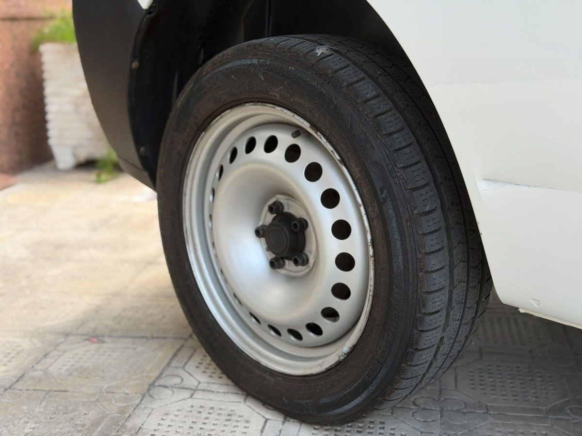 Fiat Doblò 1.6 MJT 16V 120CV Lounge Maxi (10)