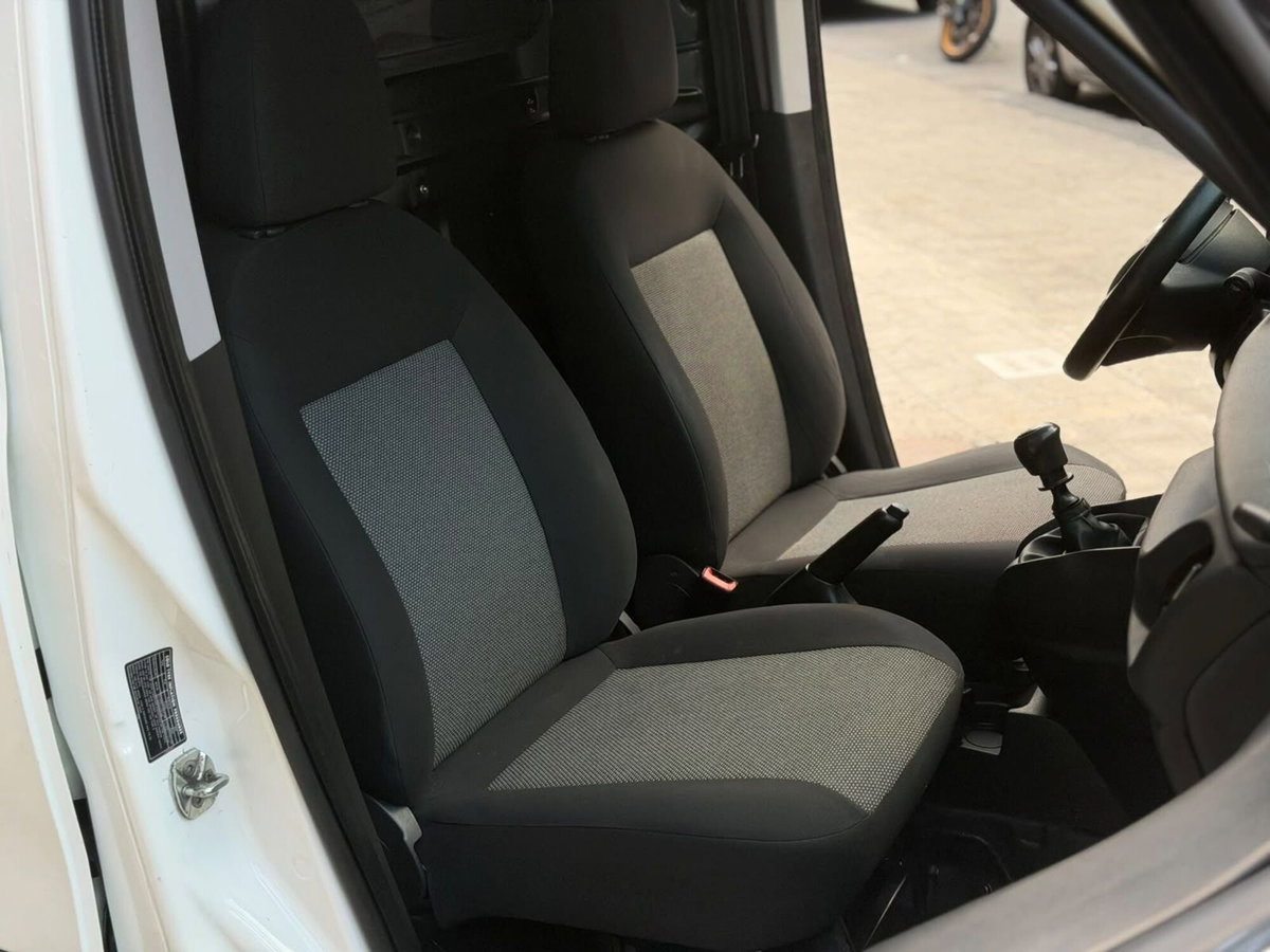 Fiat Doblò 1.6 MJT 16V 120CV Lounge Maxi (11)