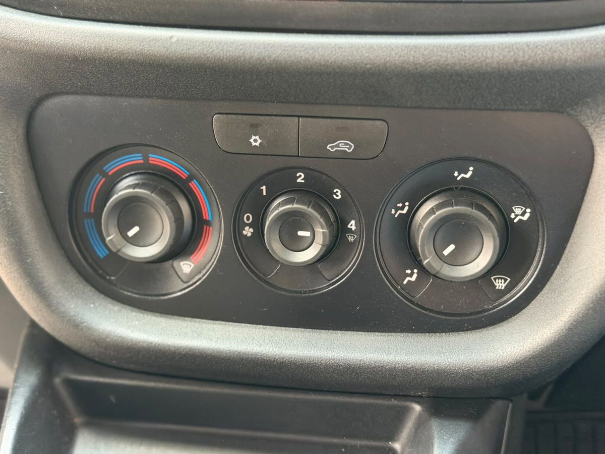 Fiat Doblò 1.6 MJT 16V 120CV Lounge Maxi (12)