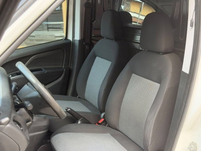 Fiat Doblò 1.6 MJT 16V 120CV Lounge Maxi (14)