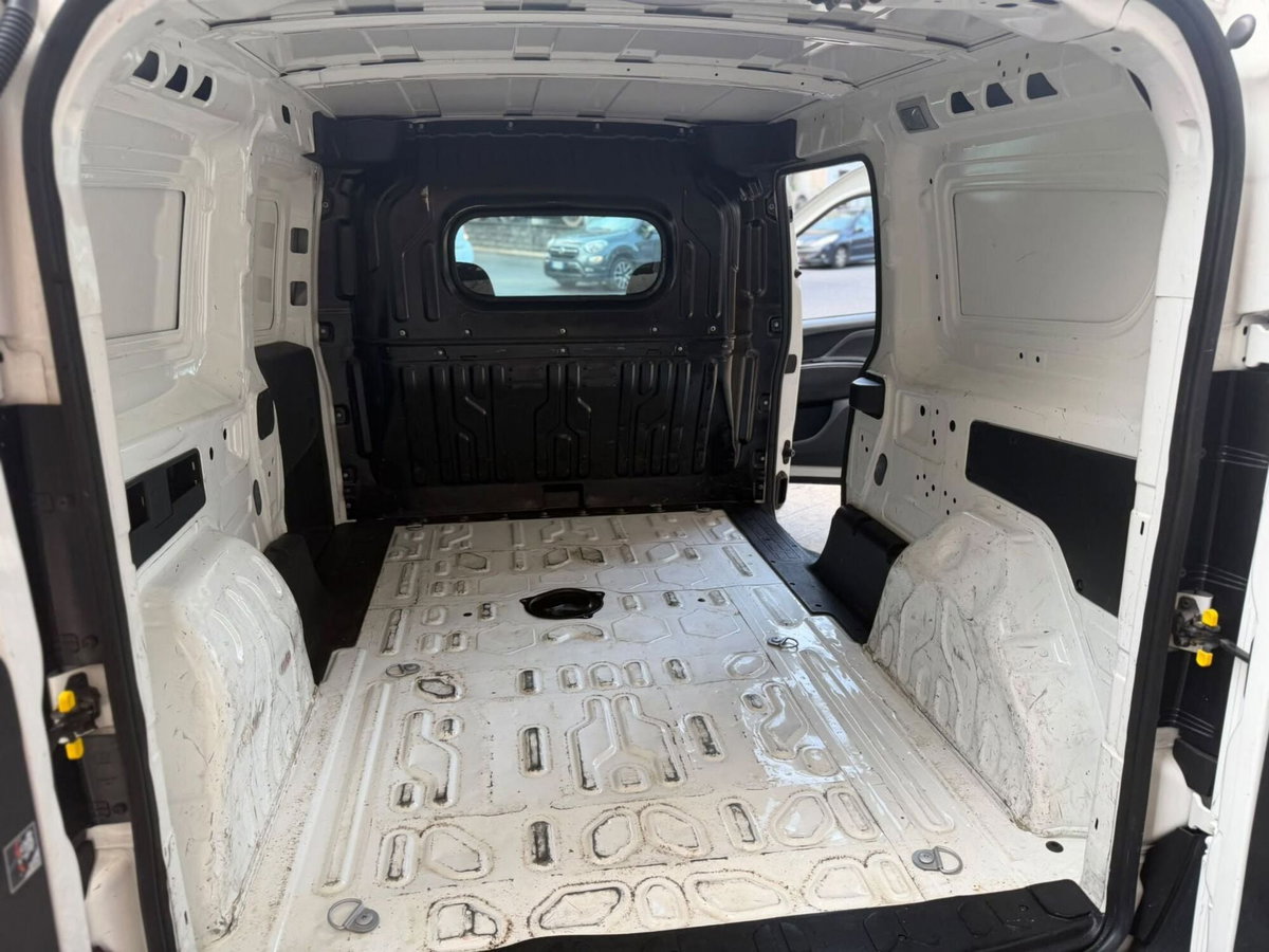 Fiat Doblò 1.6 MJT 16V 120CV Lounge Maxi (17)