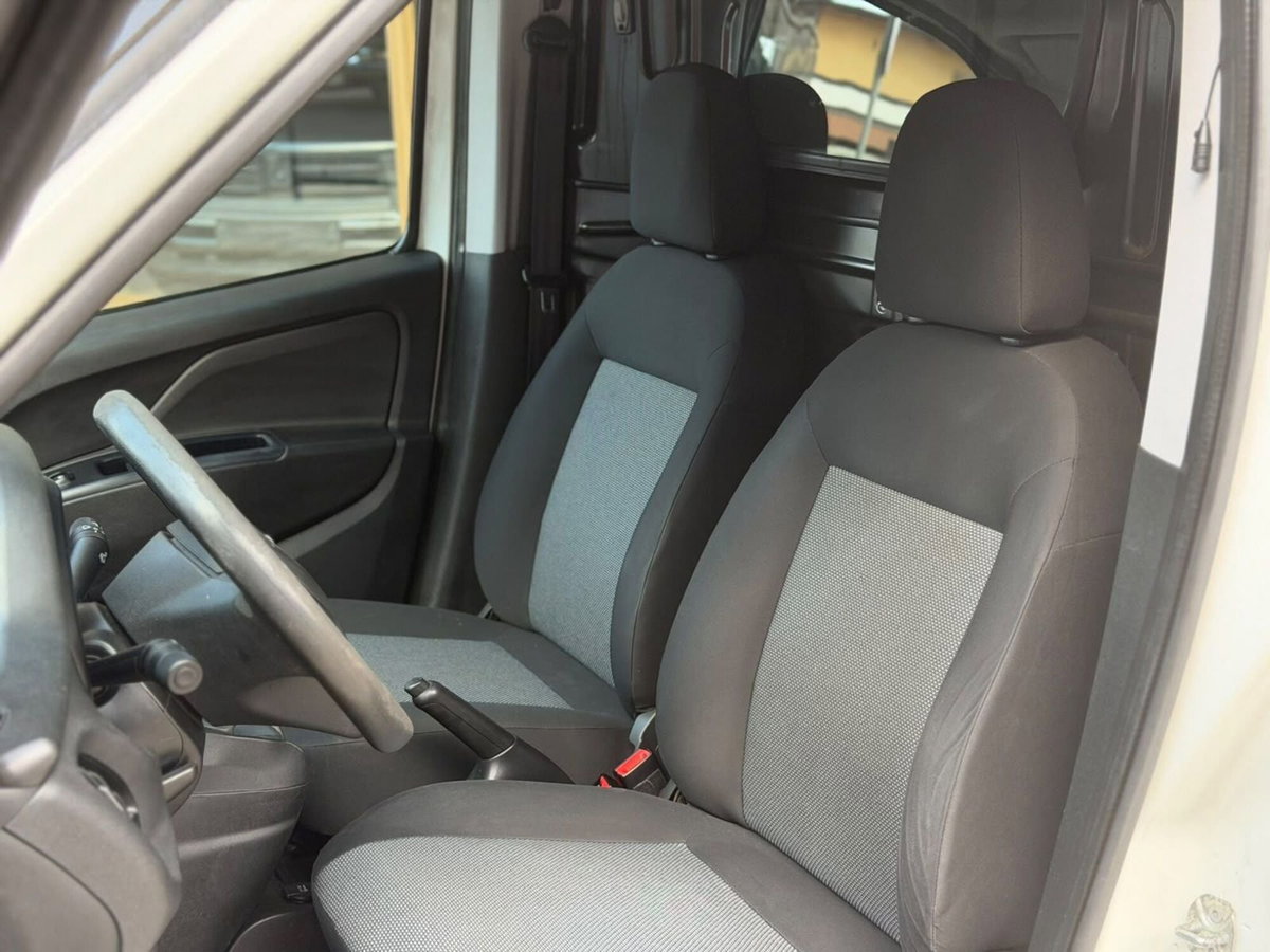 Fiat Doblò 1.6 MJT 16V 120CV Lounge Maxi (6)