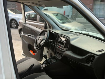 Fiat Doblò 1.6 MJT 16V 120CV Lounge Maxi (8)