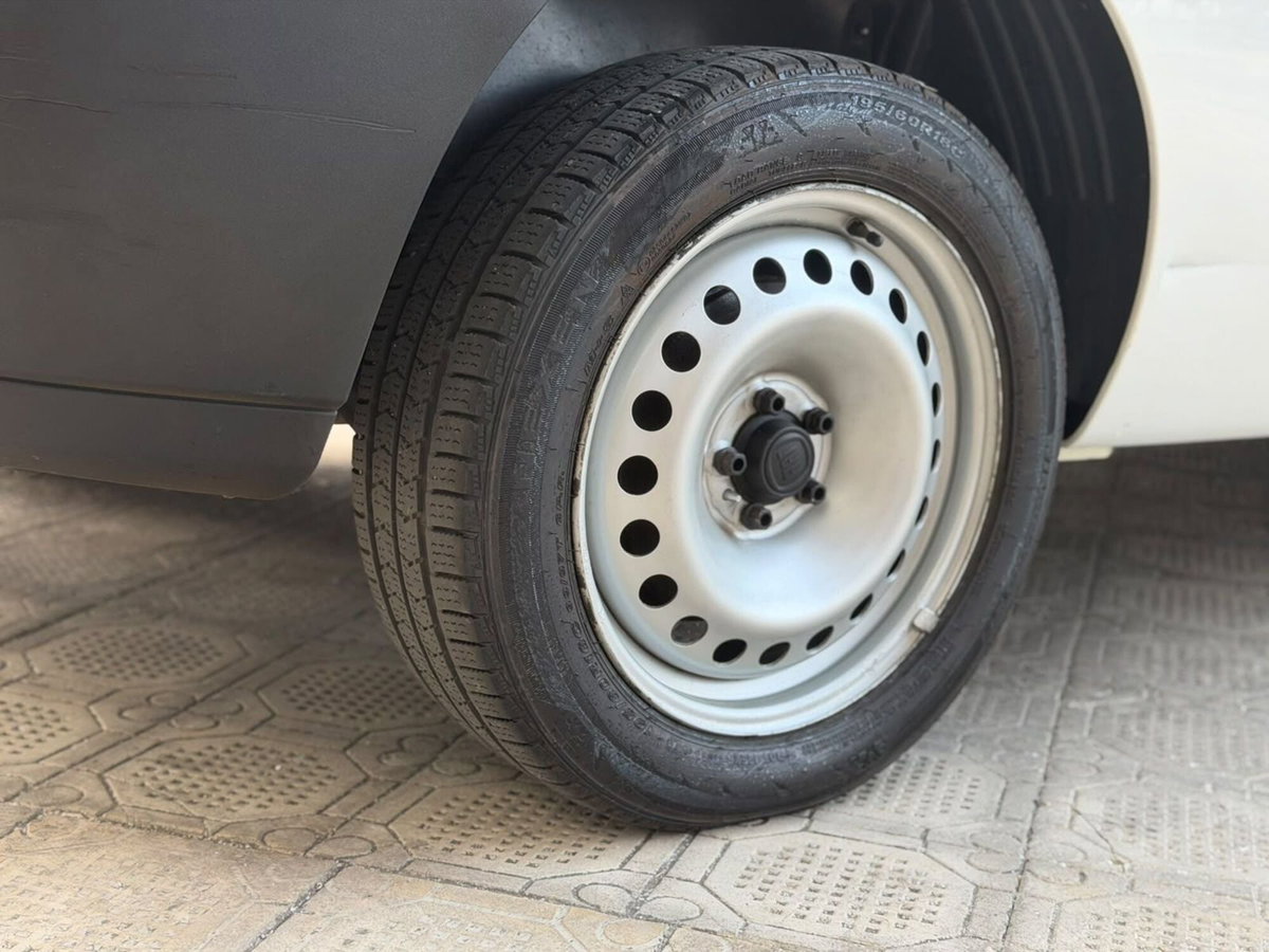 Fiat Doblò 1.6 MJT 16V 120CV Lounge Maxi (9)