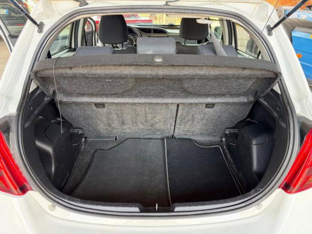 Toyota Yaris 1.0 5 porte Active (12)