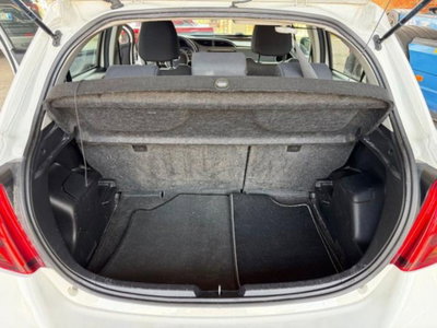 Toyota Yaris 1.0 5 porte Active (12)