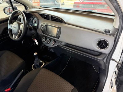 Toyota Yaris 1.0 5 porte Active (15)