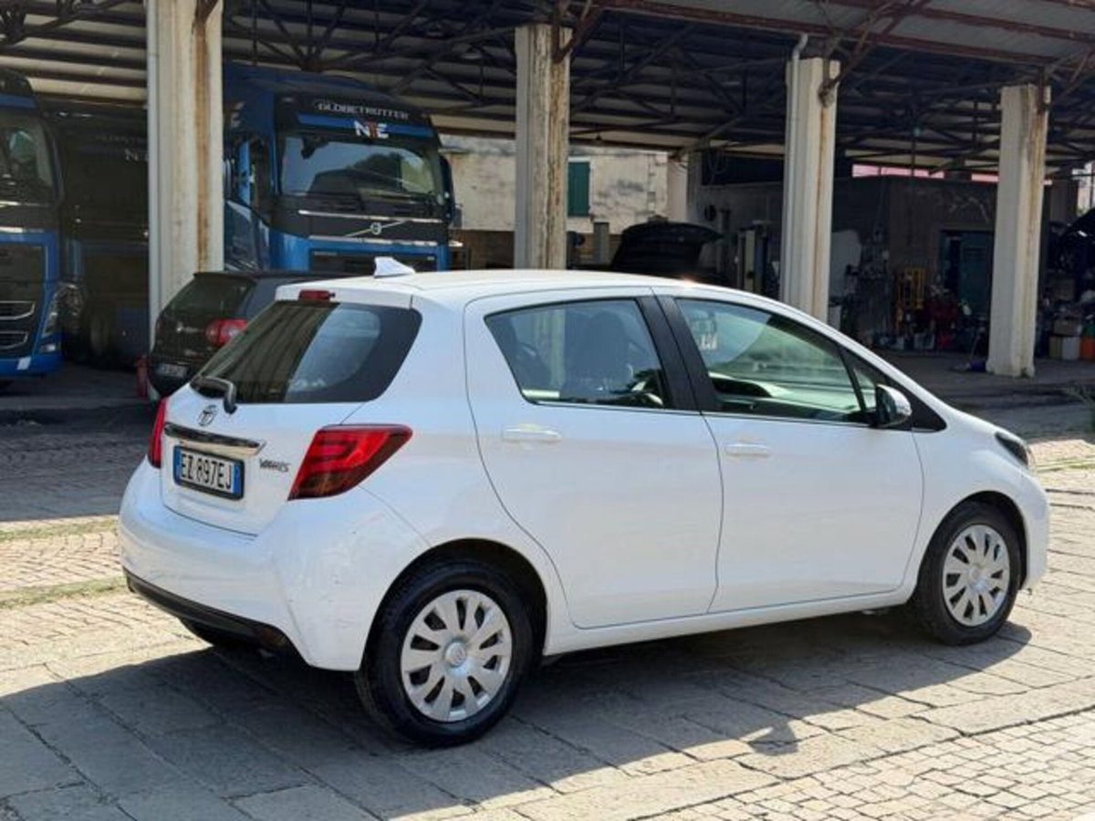 Toyota Yaris 1.0 5 porte Active (5)