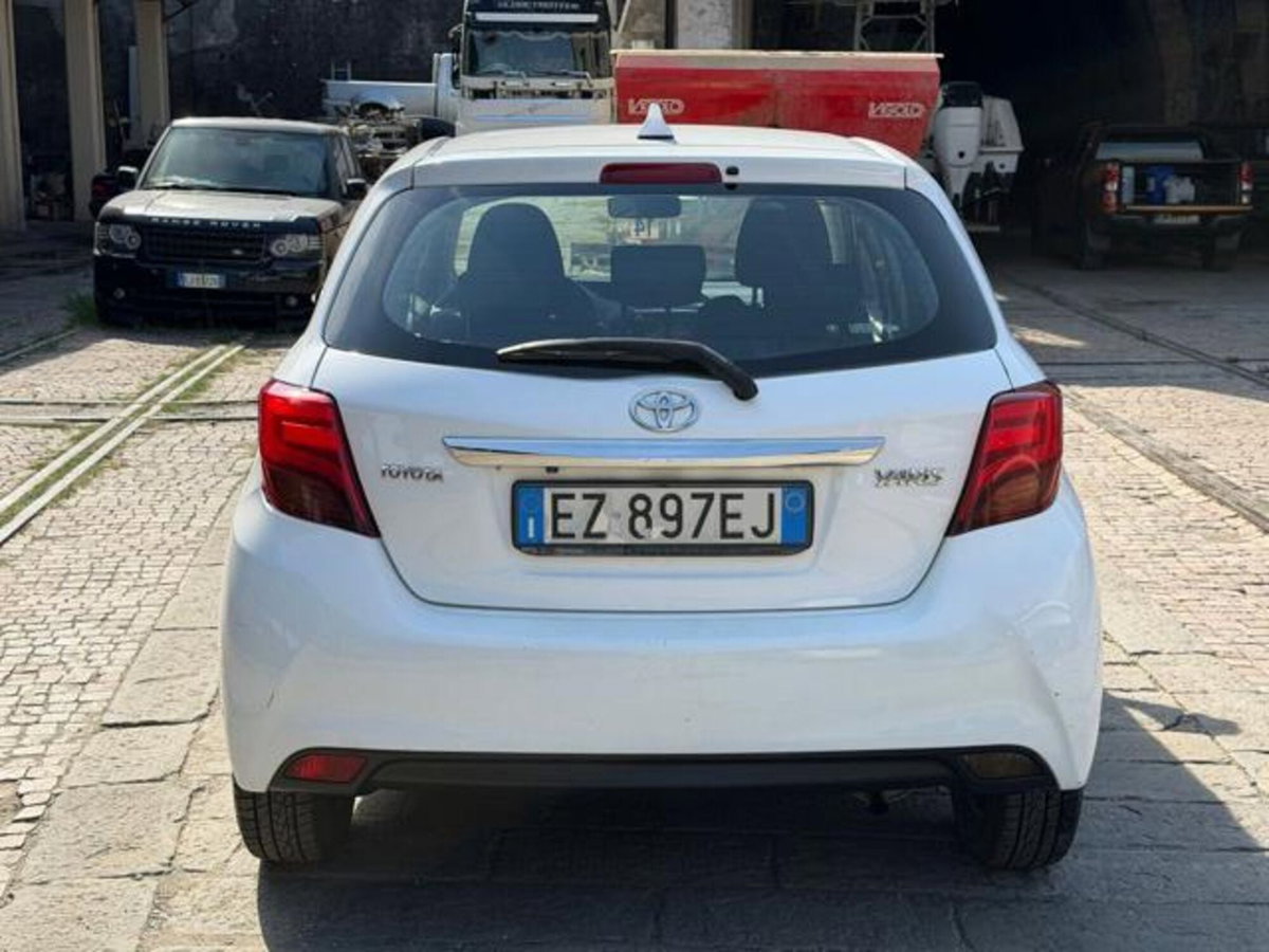 Toyota Yaris 1.0 5 porte Active (6)