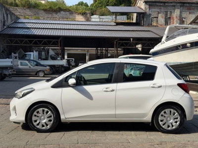 Toyota Yaris 1.0 5 porte Active (8)