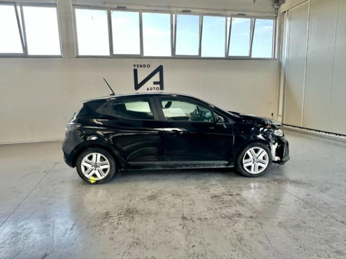 Renault Clio Full Hybrid E-Tech 145 CV 5 porte Evolution (8)