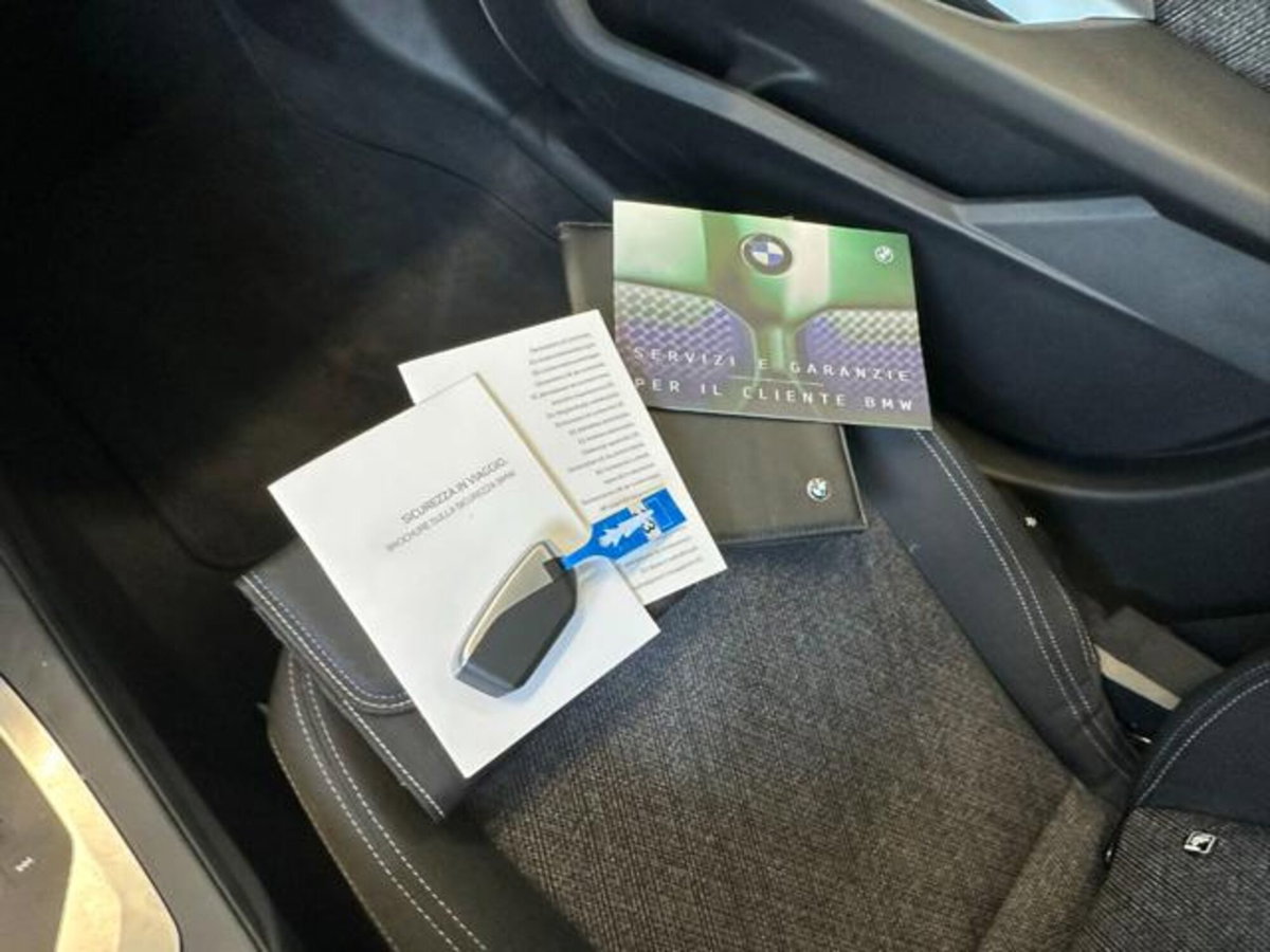 BMW Serie 1 120 48V MSport Design auto (19)
