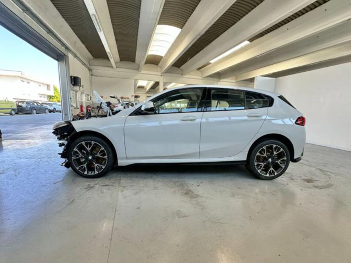 BMW Serie 1 120 48V MSport Design auto (4)