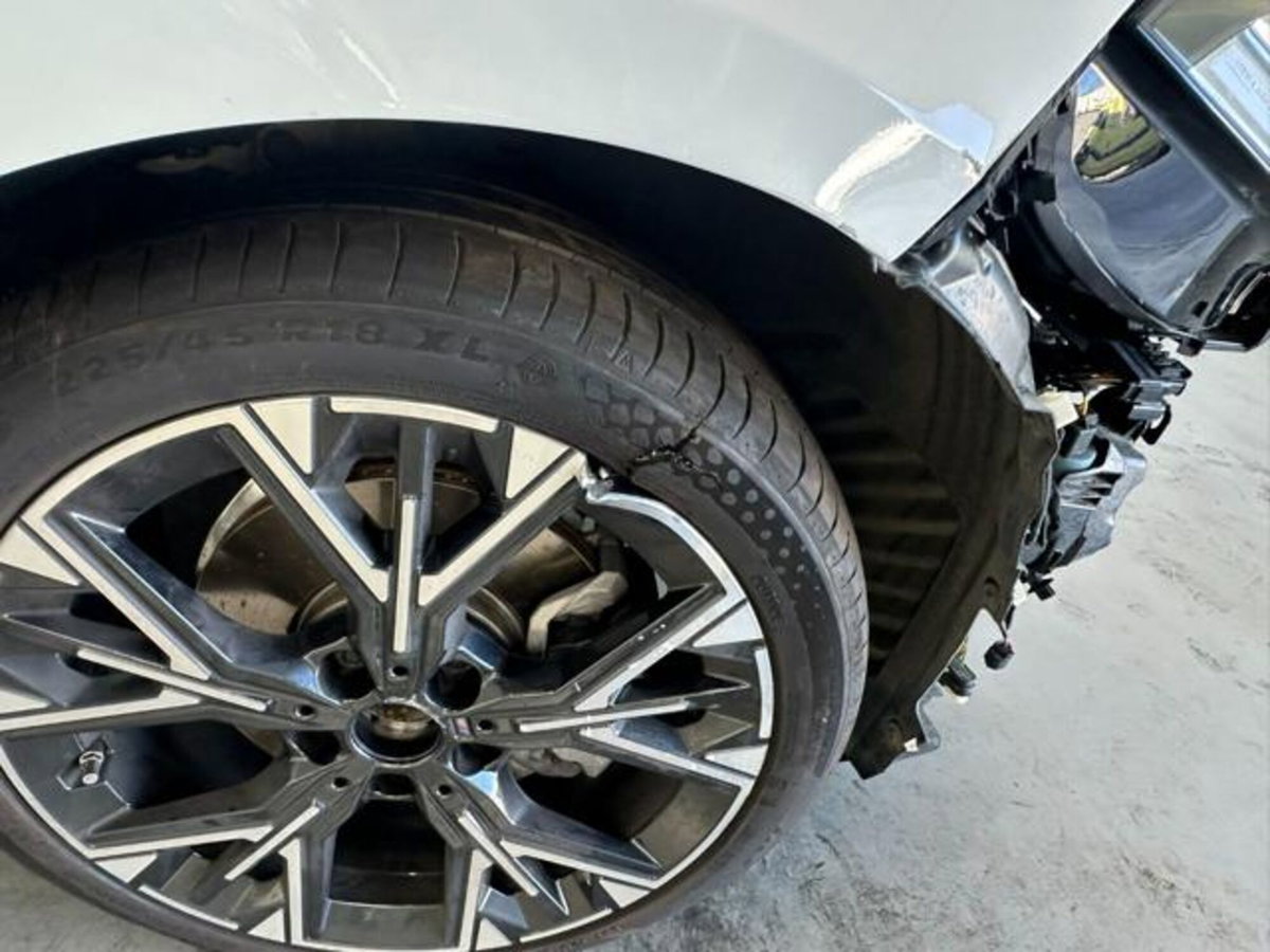 BMW Serie 1 120 48V MSport Design auto (9)