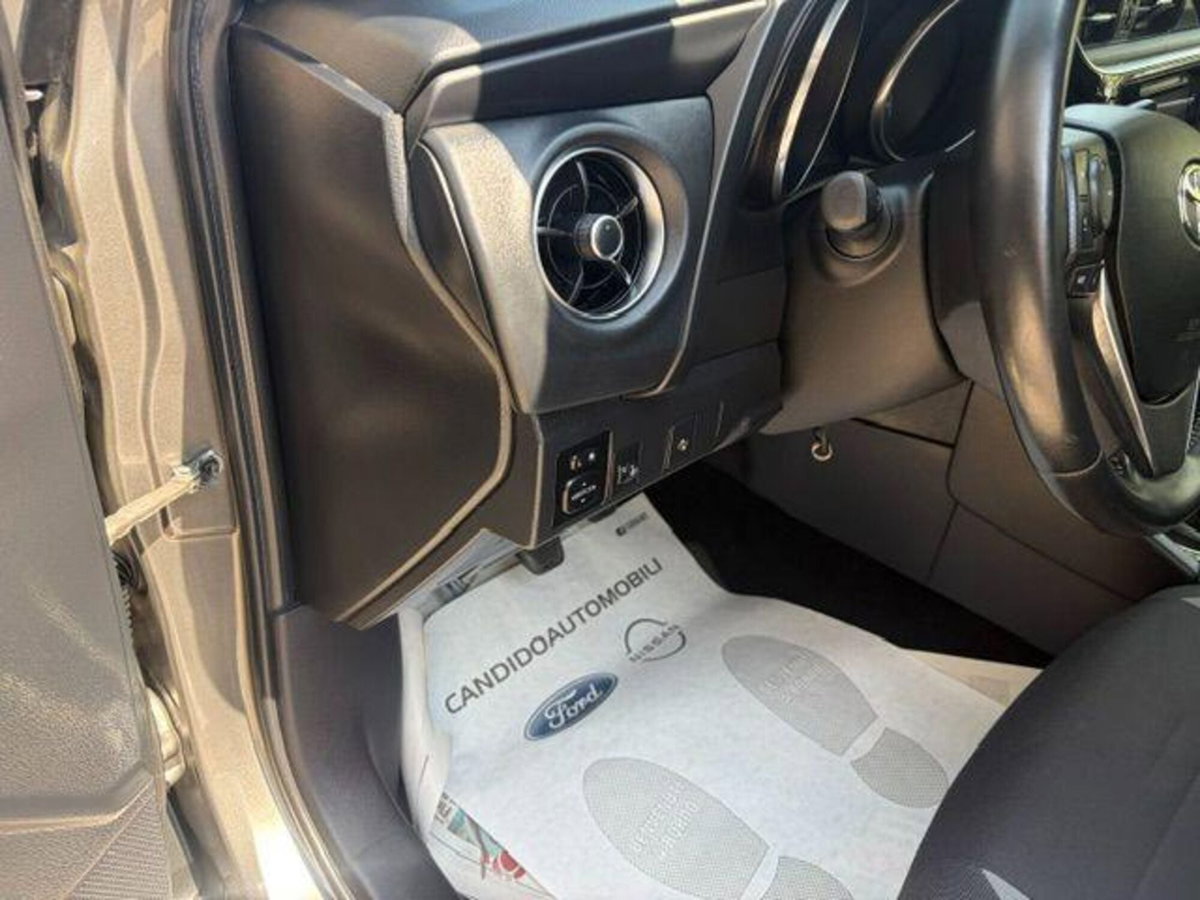 Toyota Auris Station Wagon 1.6 D-4D Lounge (10)