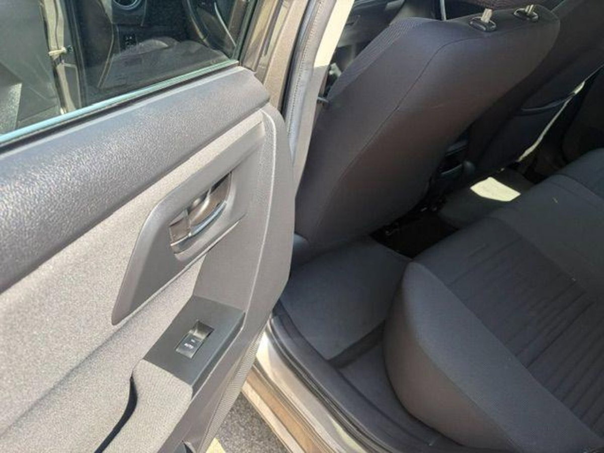 Toyota Auris Station Wagon 1.6 D-4D Lounge (14)