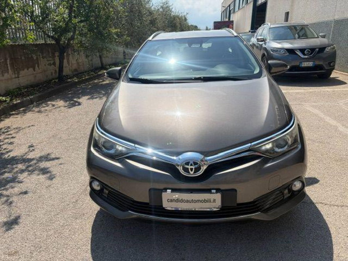 Toyota Auris Station Wagon 1.6 D-4D Lounge (2)