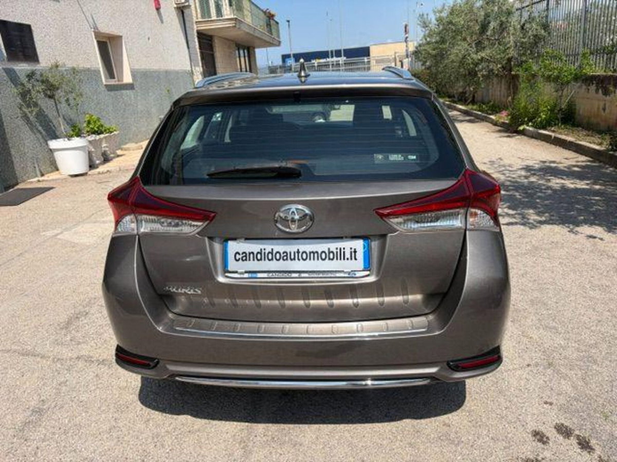 Toyota Auris Station Wagon 1.6 D-4D Lounge (6)