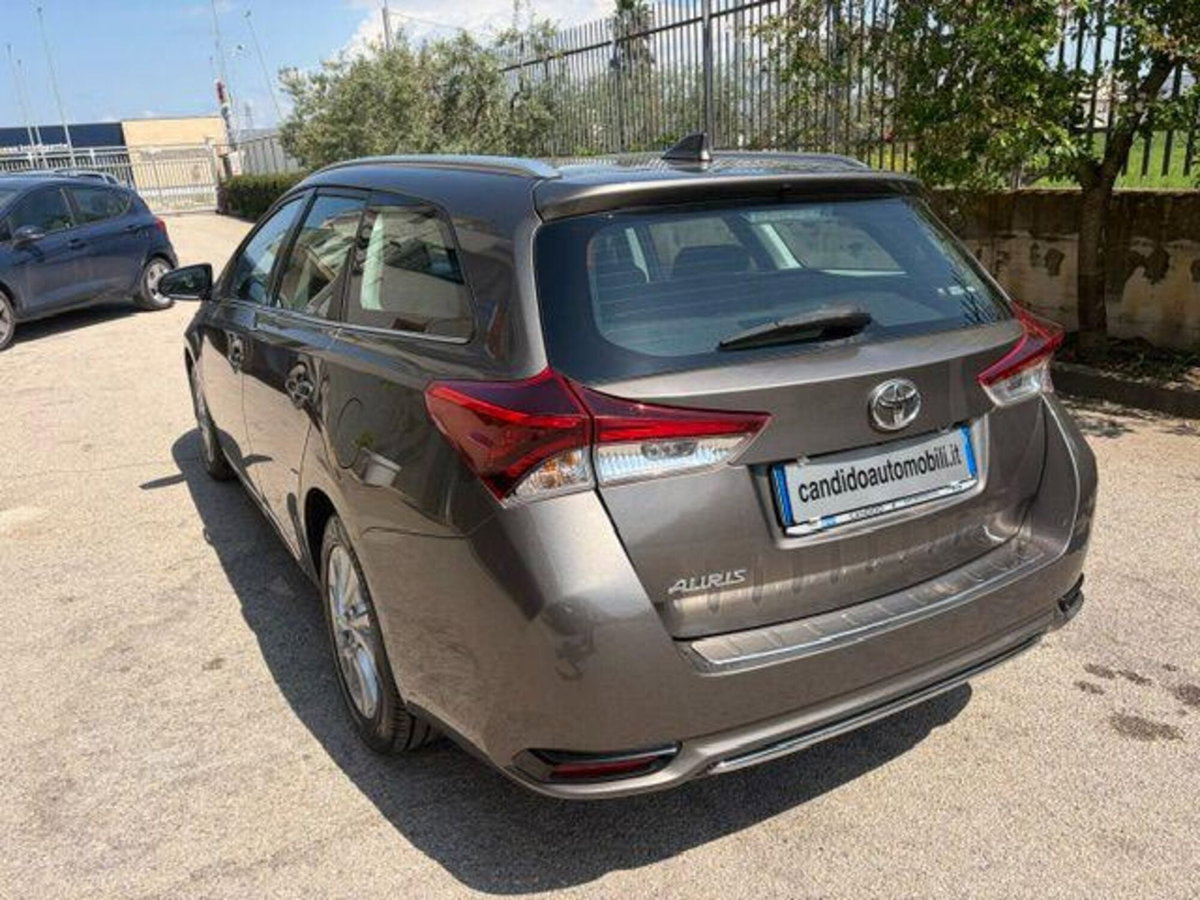 Toyota Auris Station Wagon 1.6 D-4D Lounge (7)