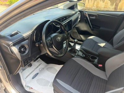 Toyota Auris Station Wagon 1.6 D-4D Lounge (9)
