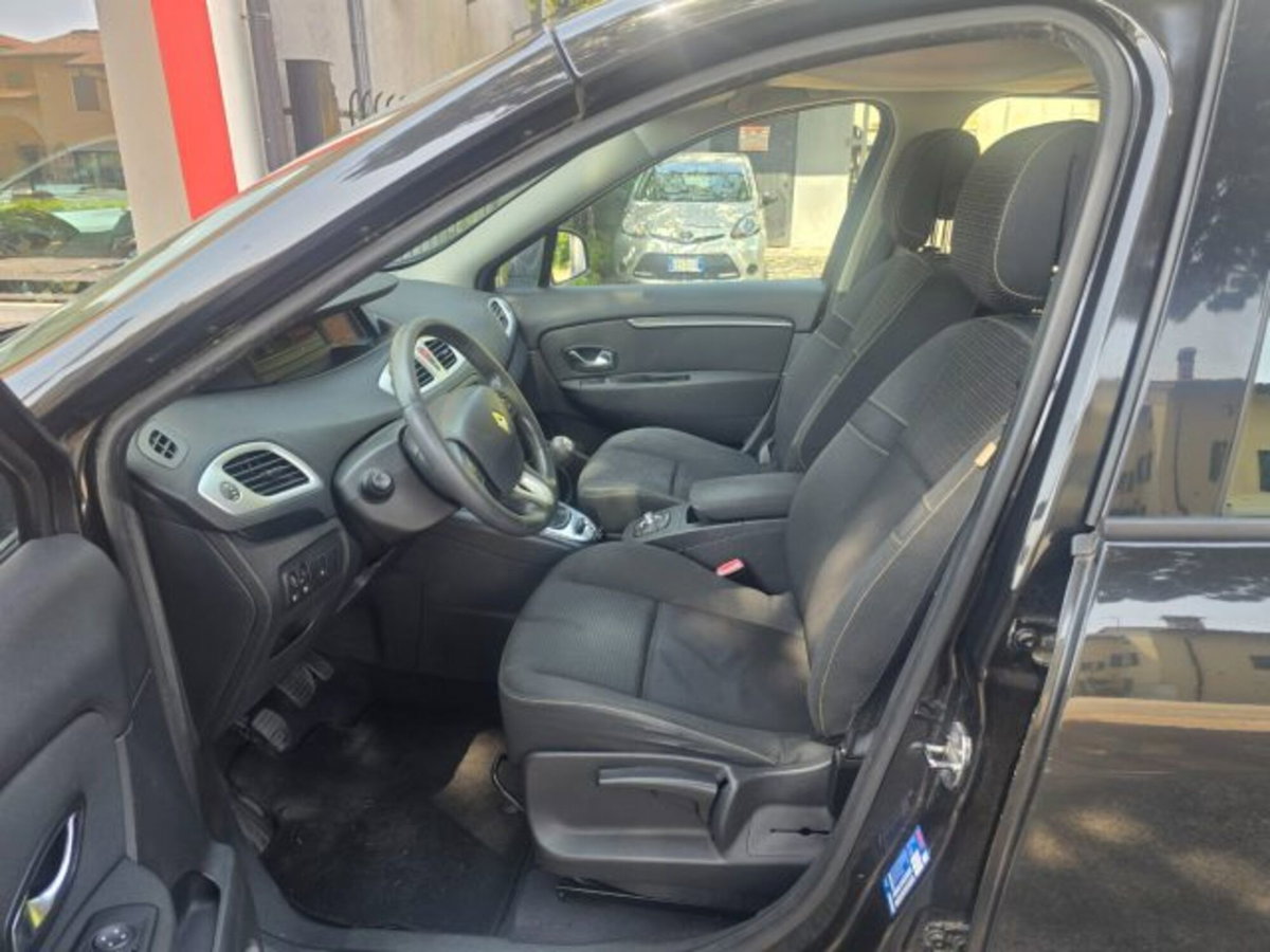 Renault Scenic E-Tech Electric 1.5 dCi 110CV Attractive (19)