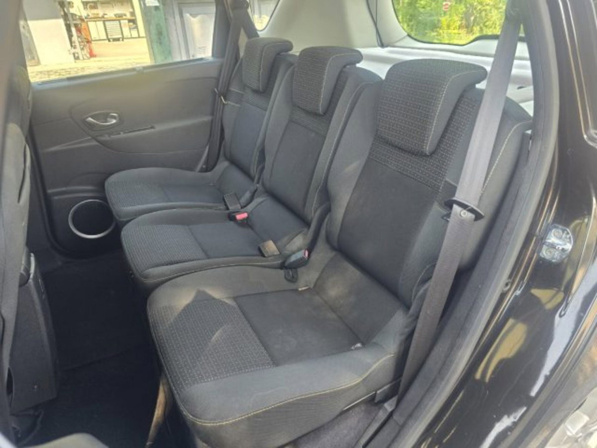 Renault Scenic E-Tech Electric 1.5 dCi 110CV Attractive (6)