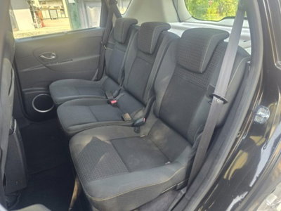 Renault Scenic E-Tech Electric 1.5 dCi 110CV Attractive (6)