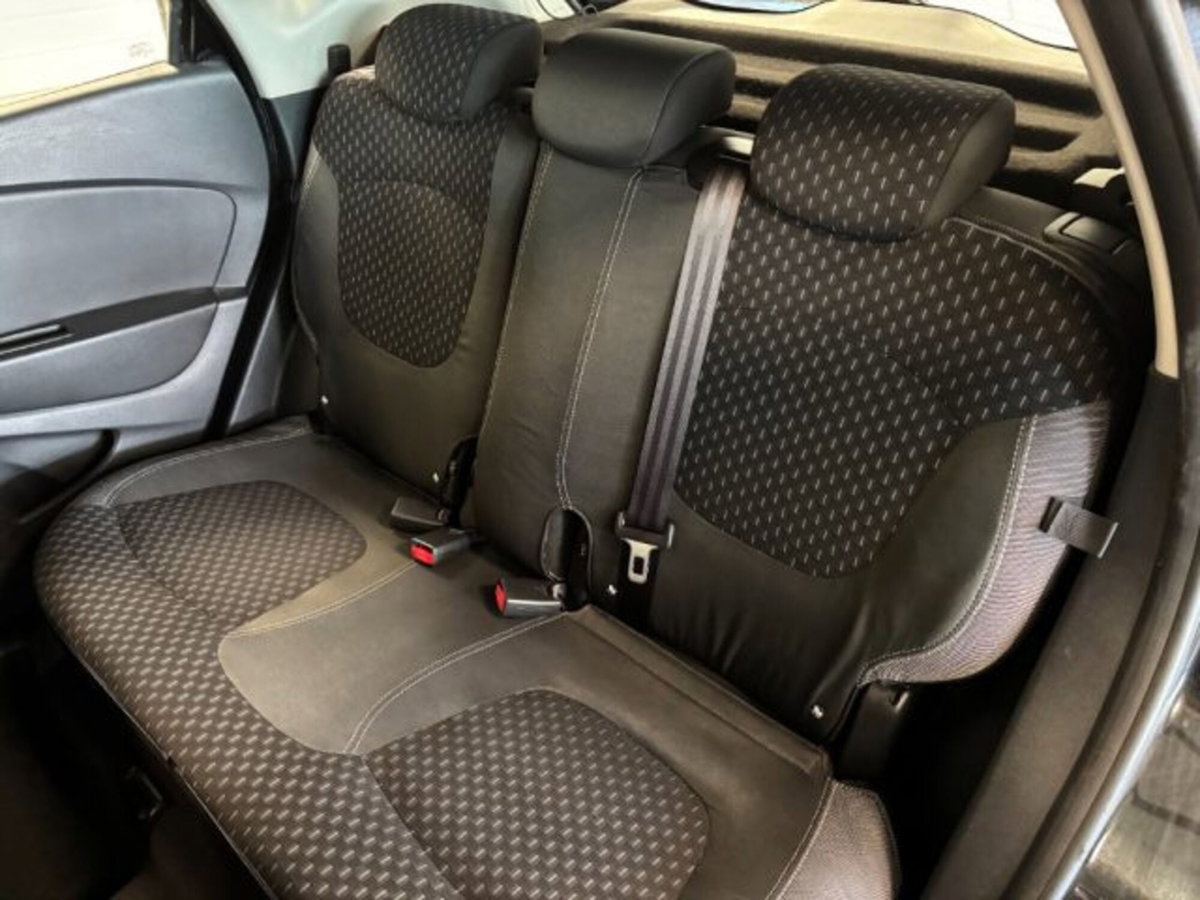 Renault Captur 1.5 dCi 8V 110 CV Start&Stop Intens (13)