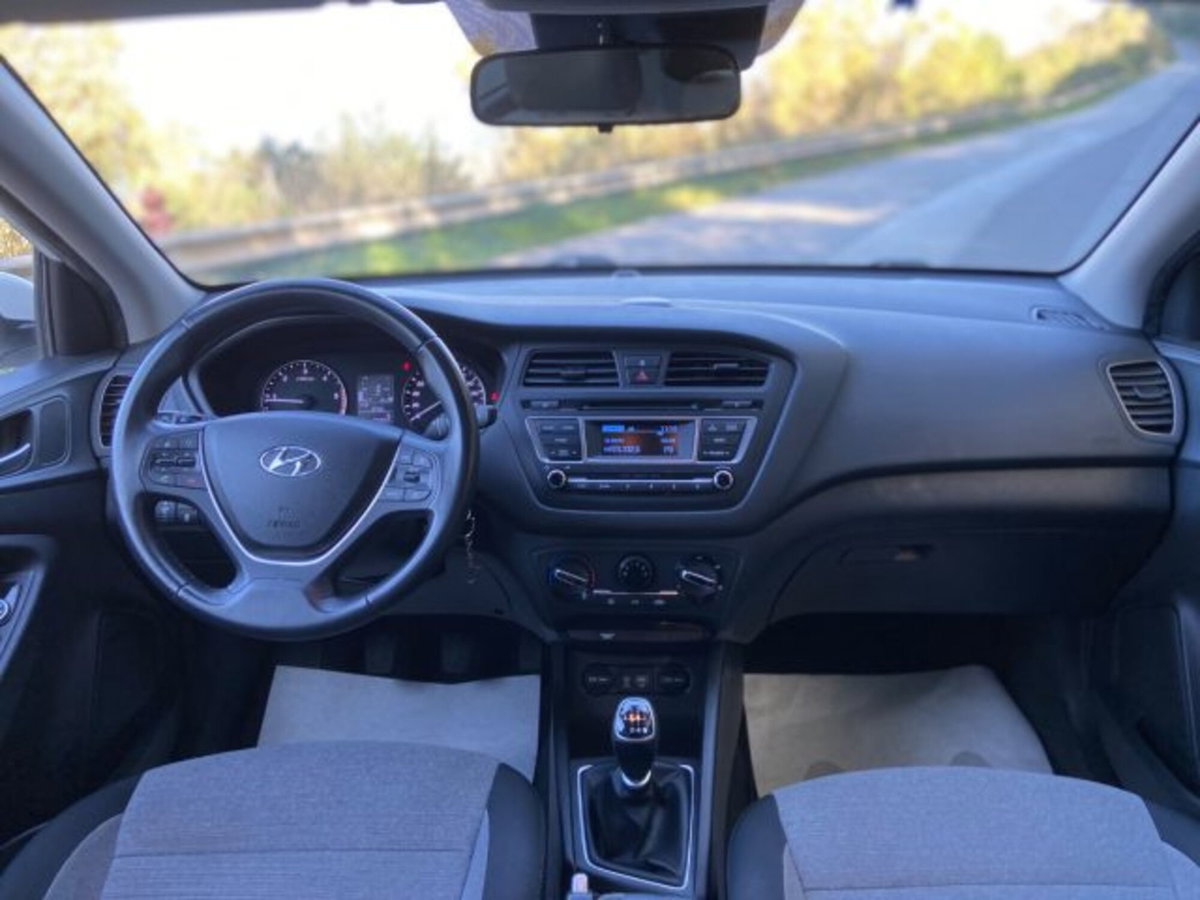 Hyundai i20 1.1 CRDi 12V 5 porte Comfort (15)