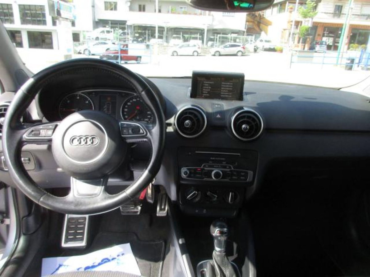 Audi A1 Sportback 1.6 TDI 116 CV Sport (11)