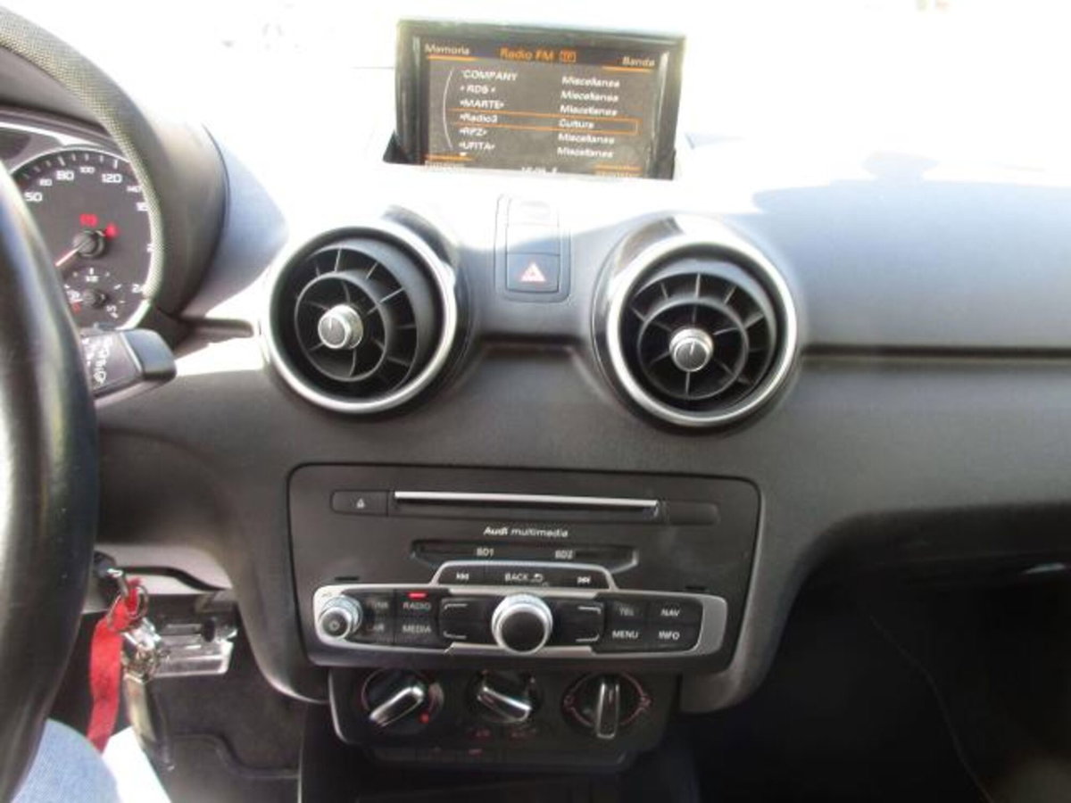Audi A1 Sportback 1.6 TDI 116 CV Sport (13)