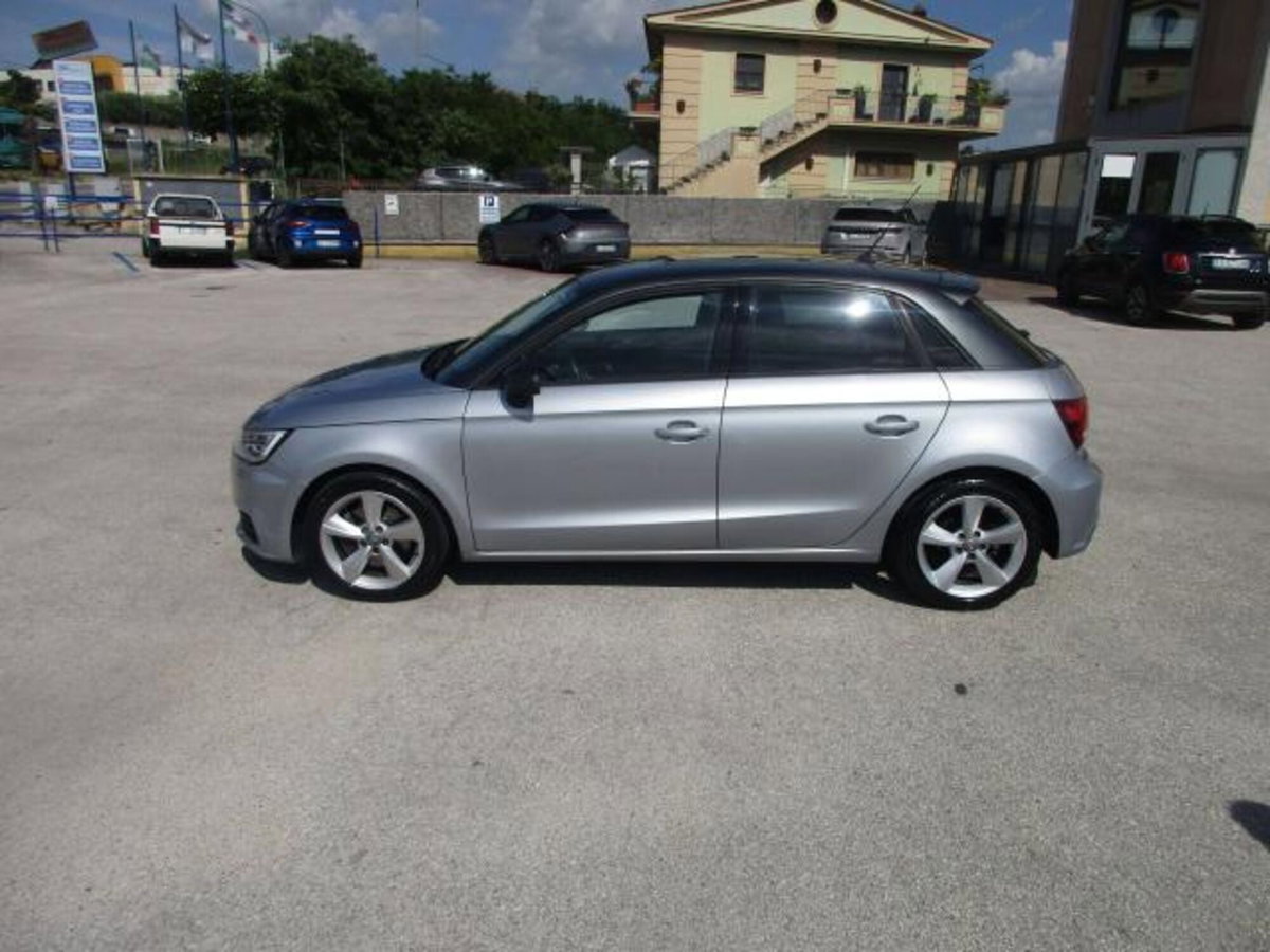 Audi A1 Sportback 1.6 TDI 116 CV Sport (4)