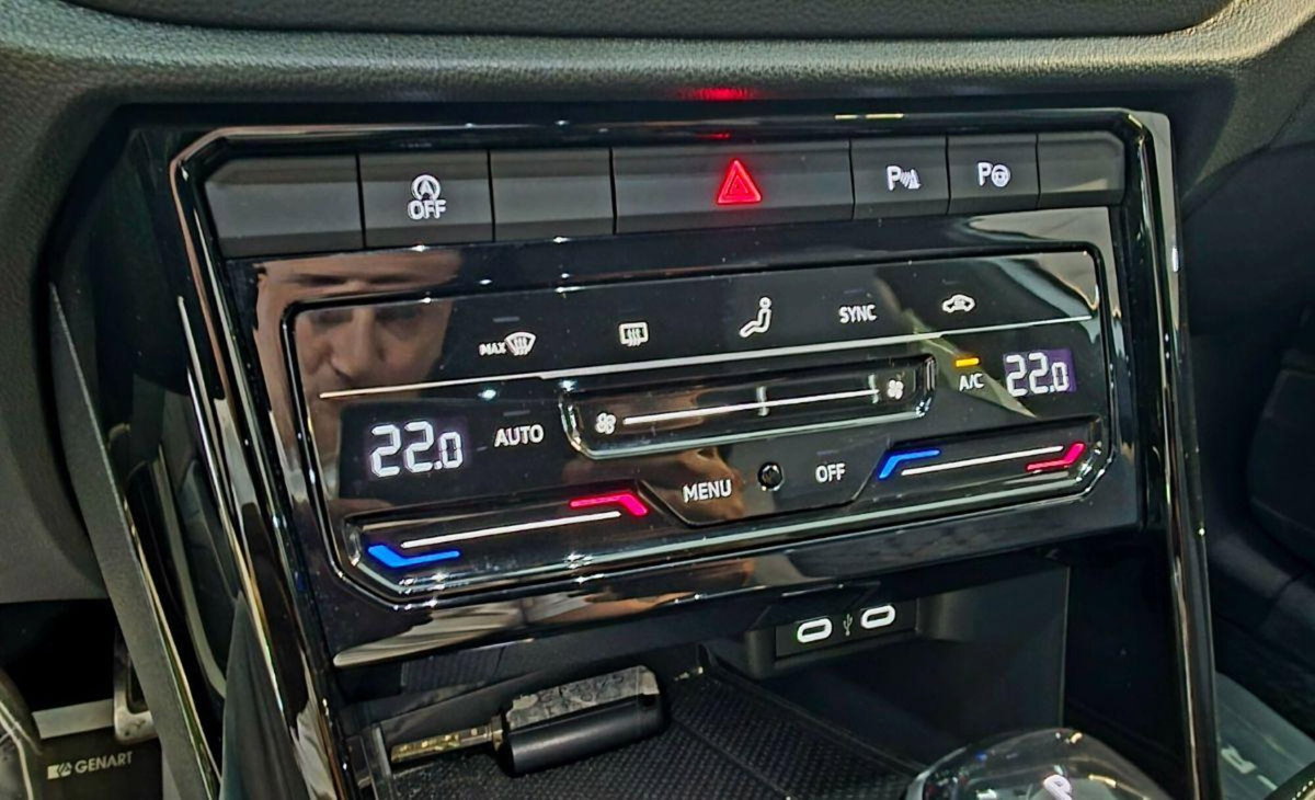 Volkswagen T-Roc 2.0 tdi R-Line 4motion 150cv dsg (14)