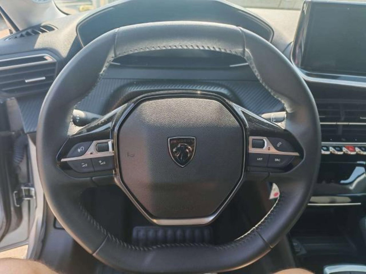 Peugeot 208 1.2 puretech Allure s&s 100cv (7)