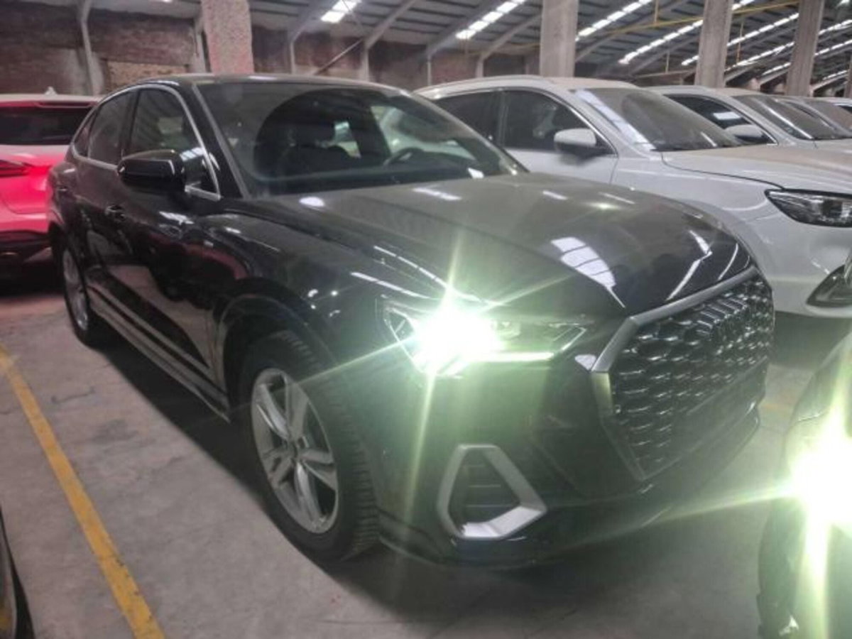 Audi Q3 Sportback 35 2.0 tdi S line edition s-tronic (2)