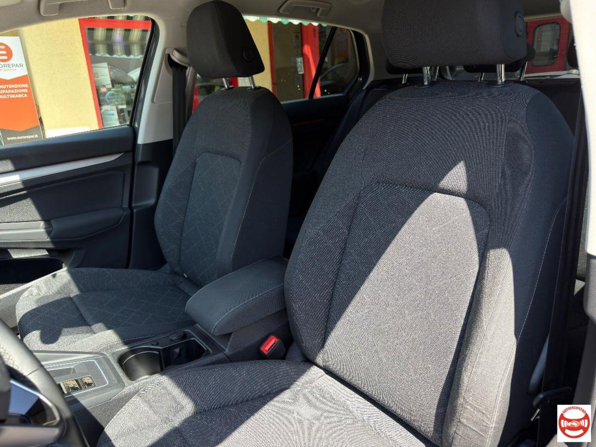 Volkswagen Golf Variant 1.0 eTSI EVO DSG Life (10)
