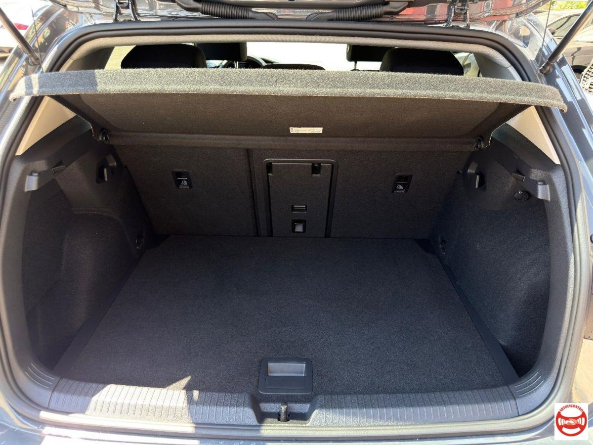 Volkswagen Golf Variant 1.0 eTSI EVO DSG Life (20)